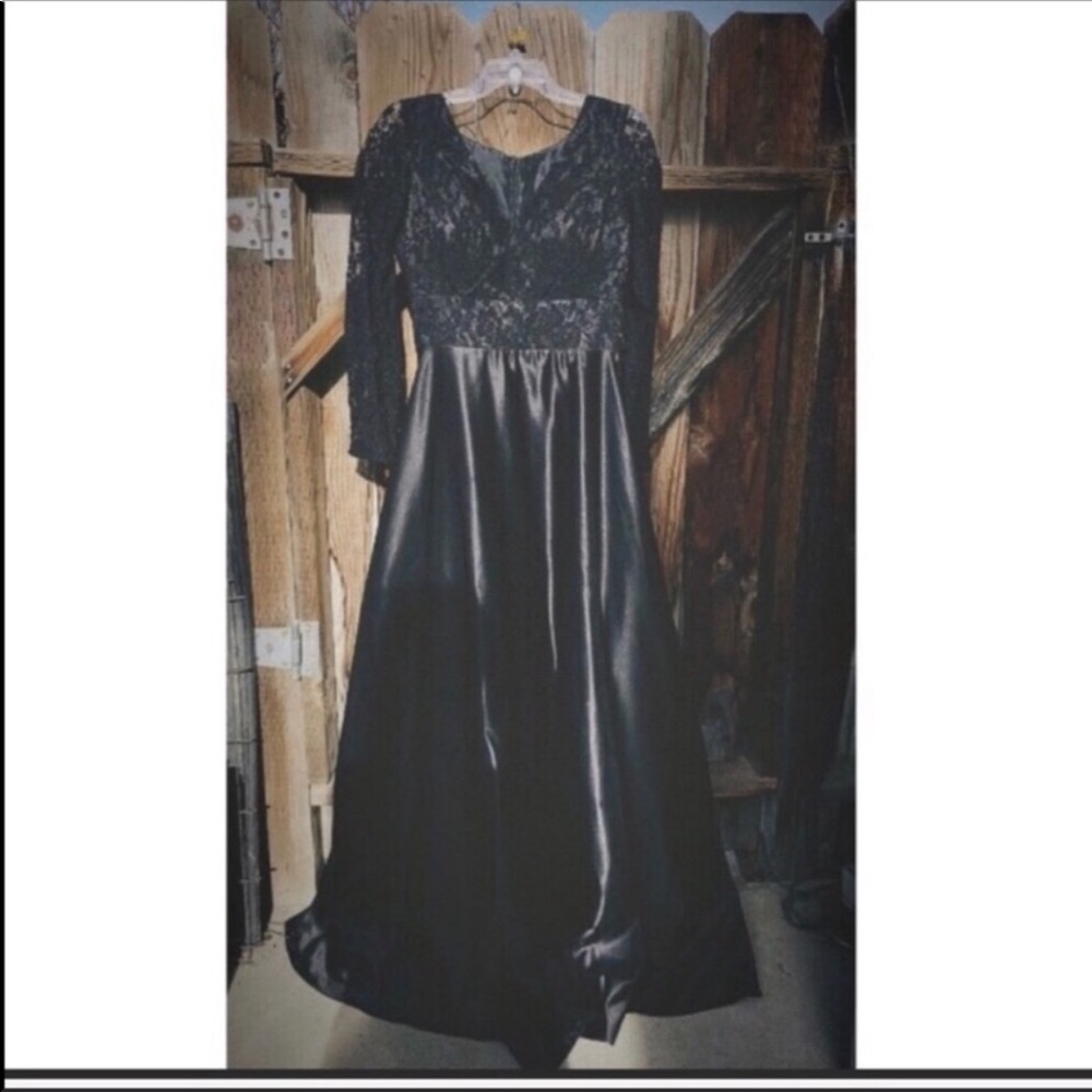 Long black prom dress